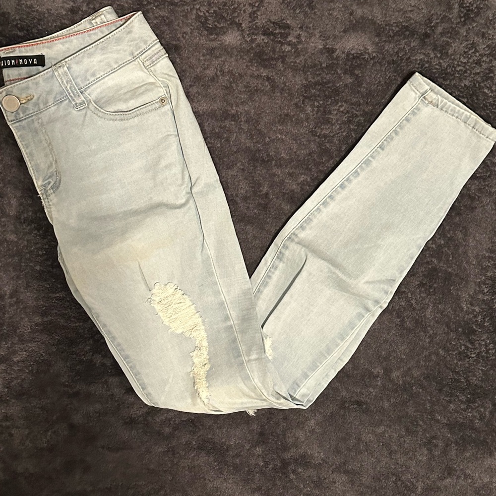 Light Wash Distressed Women's Skinny Jeans